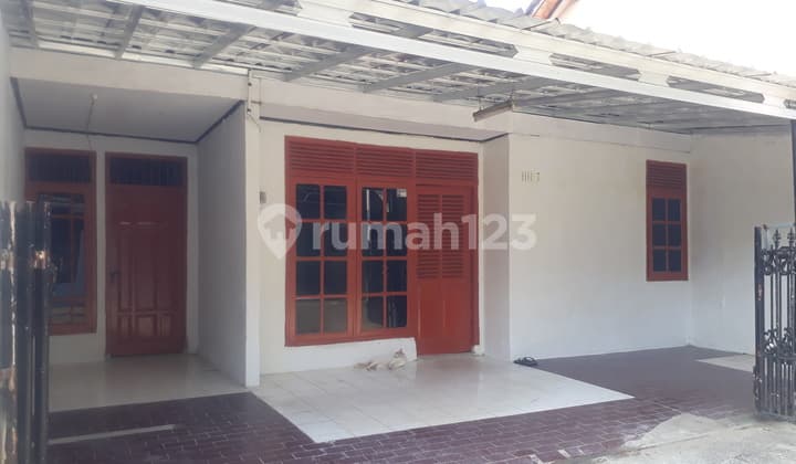 Rumah Dalam Komplek Departemen Penerangan Harjamukti Depok