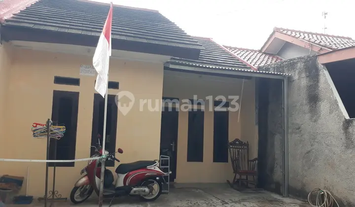 House in the Complex on Jalan Emeralda Raya, Depok