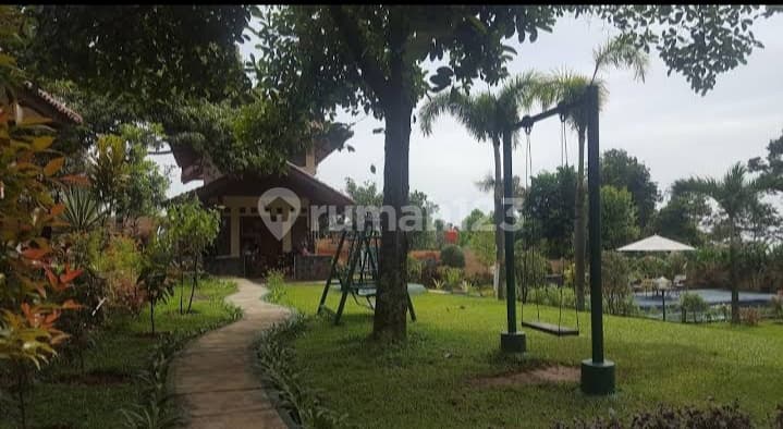 Spacious Villa with Mount Salak View in Bogor