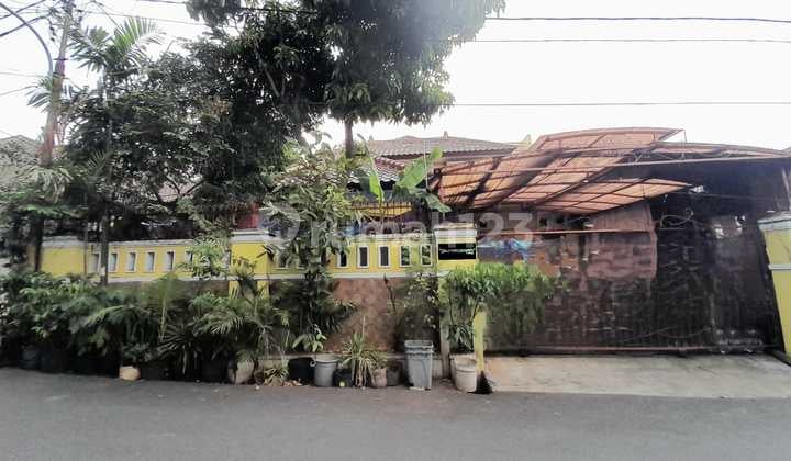 House in Menteng Dalam Tebet Strategic Location in the Business Center