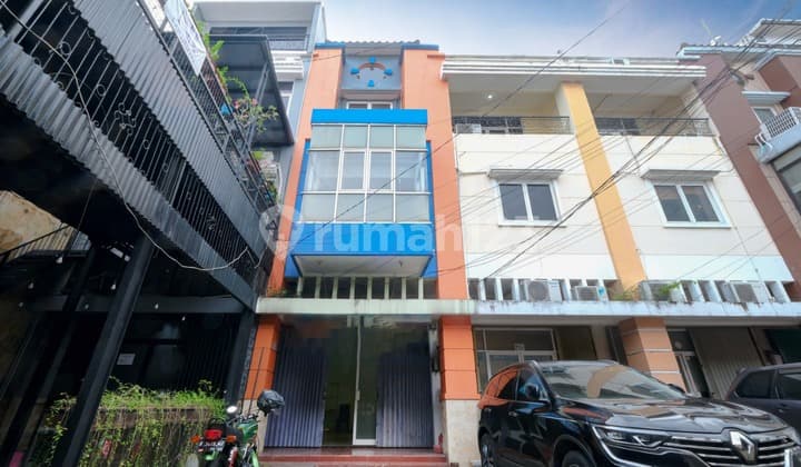 Shop house in Haji Nawi Radio Dalam near Pondok Indah, South Jakarta