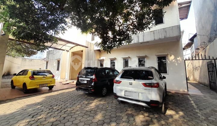 Building Suitable for Office Needs Renovation Cheap Price Strategic Location in Front of Main Road Ragunan South Jakarta