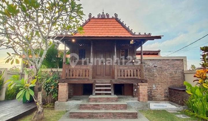 Villa Joglo Di Sewakan Dekat Pantai Cemangi