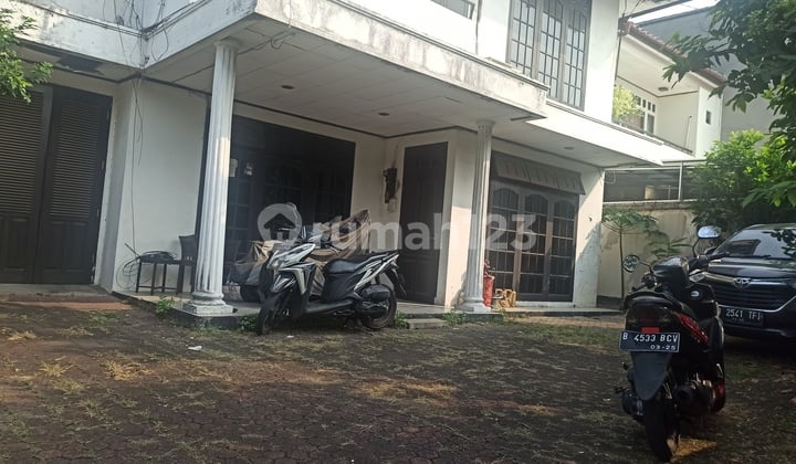 Rumah Luas di Utan Kayu Selatan Matraman Akses Strategis