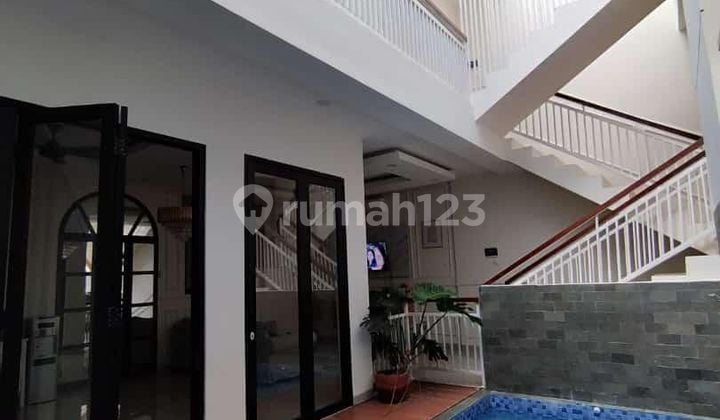 Rumah Cantik Rawamangun + Kolam renang design Estetik , full Furnish