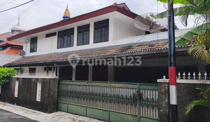 Rumah Rawamangun , Tanah Luas dan Lokasi Strategis, Akses 2 Mobil, Lingkungan Tenang dan Nyaman