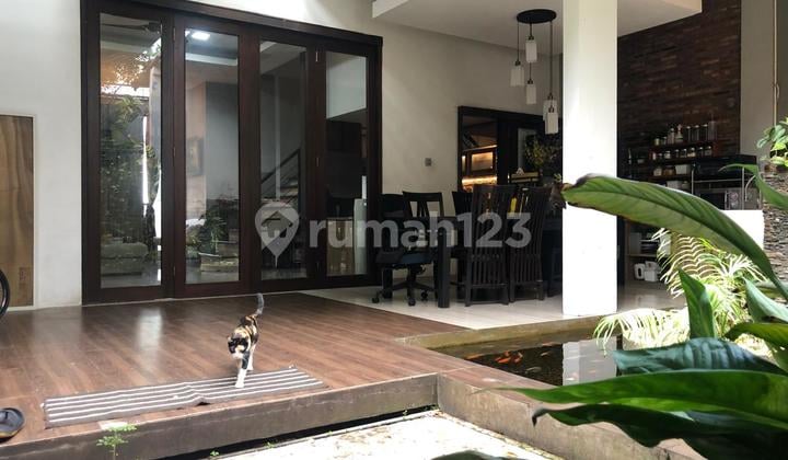 Beautiful and Aesthetic House in a strategic location with the best surroundings