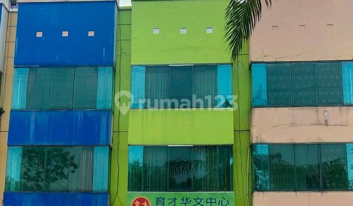 di Ruko Cyberpark, Jl. Boulevar Gajahmada, Panunggangan Barat, Cibodas, Kota Tangerang, Banten, Indonesia, 15139, Lippo Karawaci