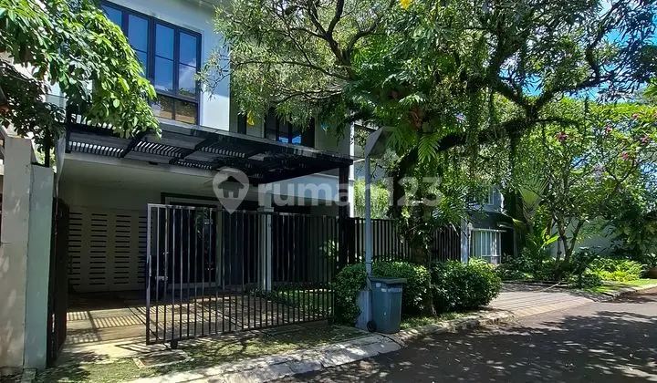 Minimalis Tropical Town House di Jakarta Selatan