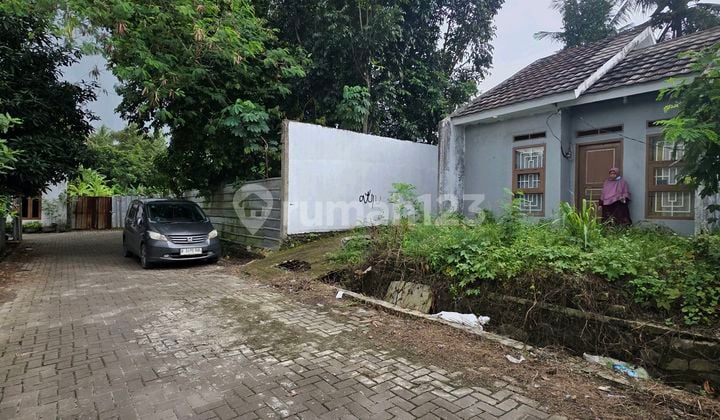 House in Dalung Mandira Housing Complex, Serang