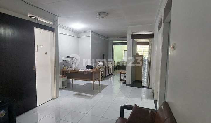 Rumah Luas Nyaman Terawat di Hegarmanah Bandung