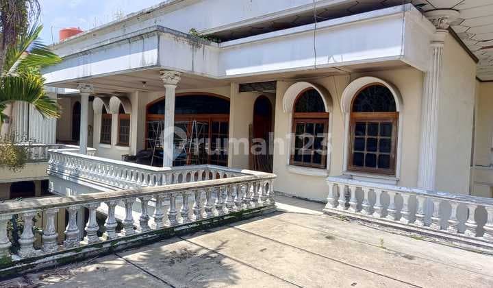 Rumah Luas Nyaman Terawat di Tubagus Ismail Dekat Simpang Dago