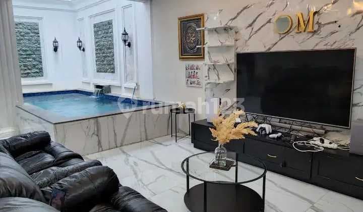 Rumah Mewah Eropa Klasik Dalam Komplek di Antapani Bandung