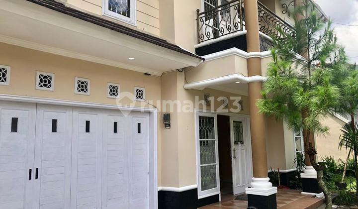 Rumah 2 Lantai Terawat Siap Huni di Batununggal Indah