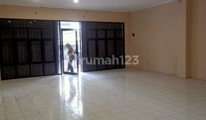 3-Story Strategic Ready-to-Use Shop House in Karapitan, Bandung