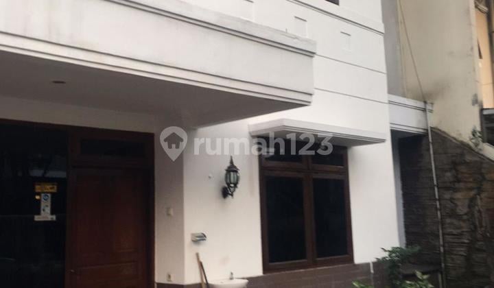 Rumah 3 Lantai Siap Huni di Batununggal Indah