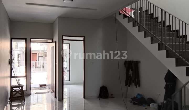 Rumah Baru Minimalis 2 Lantai di Mekar Wangi