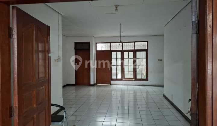 Rumah Strategis Pinggir Jalan Utama di Antapani Bandung