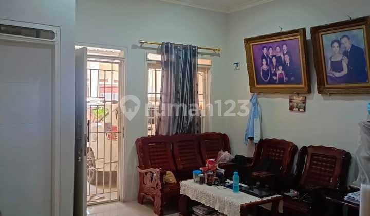 Rumah Minimalis Nyaman di Taman Kopo Indah 1