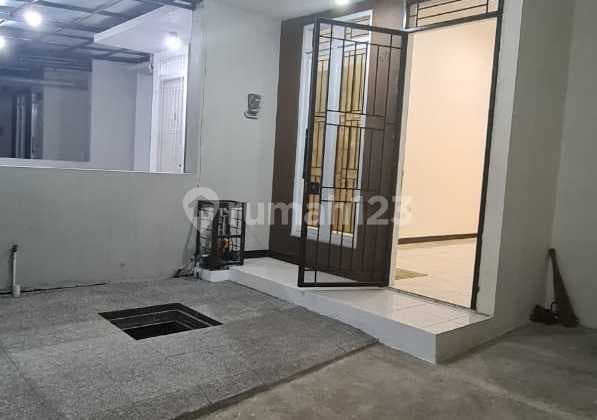 Comfortable Ready-to-Live Home in Taman Kopo Indah 1 Greenville