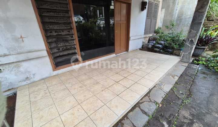 Strategic House Needs Renovation on Main Road Dago, North Bandung