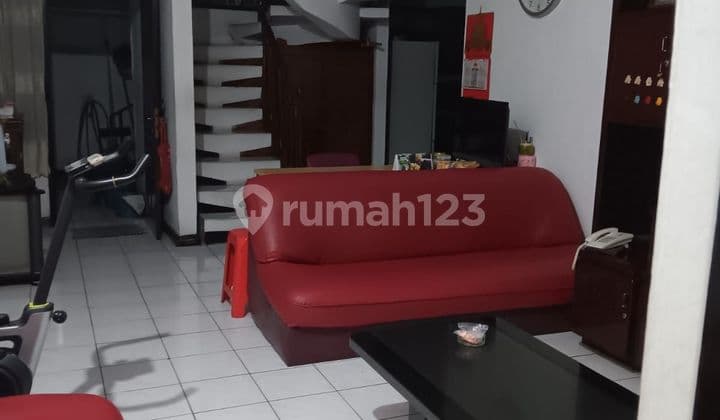 Dijual Rumah di Jalan Gatot Subroto