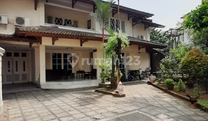 Nice Ready-to-Occupy House in Hang Lekiu, Kebayoran Baru, South Jakarta