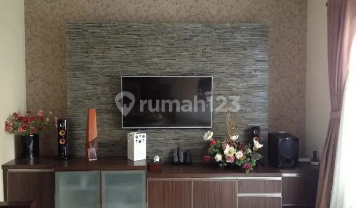 Rumah 2 Lantai Ada Kolam Renang Full Furnish Di cisaranten arcamanik