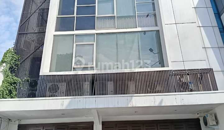 *For Sale / Quick Lease* 4.5-Story Shophouse in Radio Dalam, Kebayoran Baru. Premium, Strategic Location, Suitable for Office, Cafe, Restaurant, Bank.