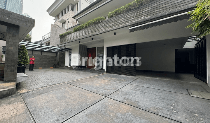 RUMAH MEWAH 2 LANTAI DI MENTENG JAKARTA PUSAT