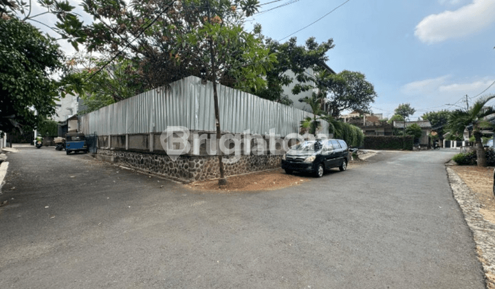 TANAH HOEK DI CIPETE JAKARTA SELATAN COCOK DI BANGUN RUMAH TINGGAL ATAU GALERY