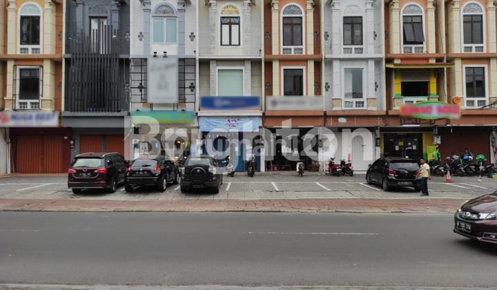 STRATEGIC SHOPHOUSE IN TEBET, SOUTH JAKARTA STRATEGIC SHOPHOUSE IN TEBET, SOUTH JAKARTA