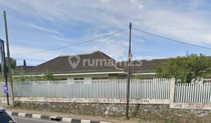 Turun Harga Vila Strategis Pinggir Jalan Raya Utama Puncak Cisarua Bogor