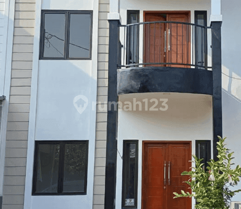Rumah Baru 2 Lantai Dijual(nego) Lokasi Strategis Bebas Banjir