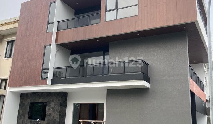 Rumah Hook Dilengkapi Lift