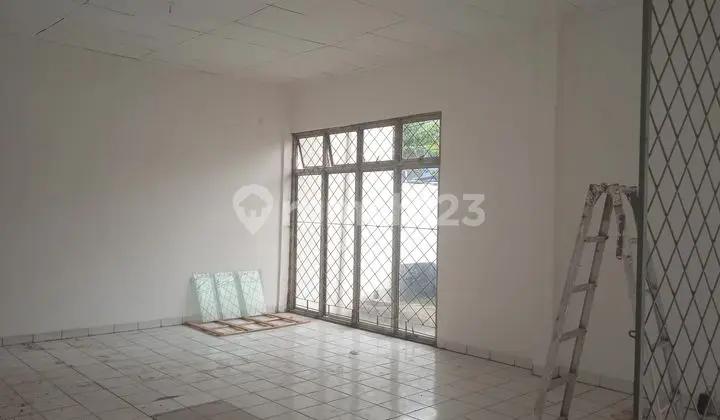 Strategic Warehouse Alam Sutera