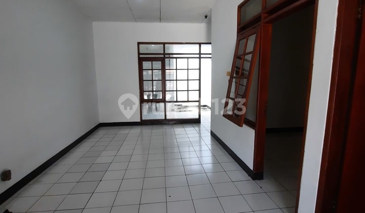 House for Rent in Taman Holis Indah, Bandung