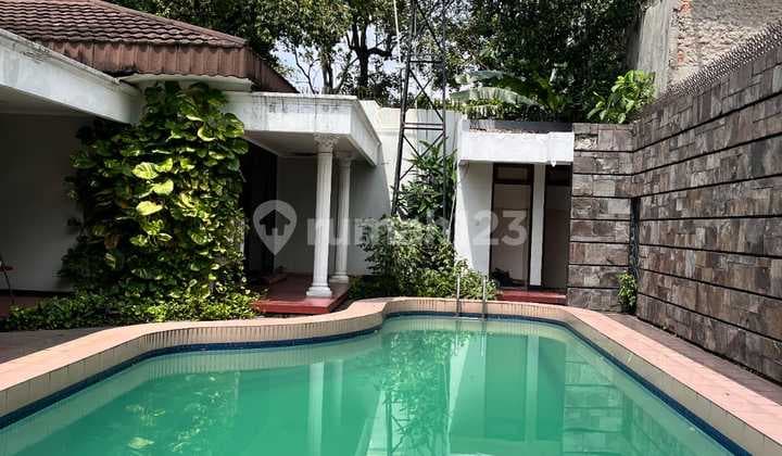 Rumah Lama Harga Murah Ada Kolam Renang di Cilandak Jakarta Selatan