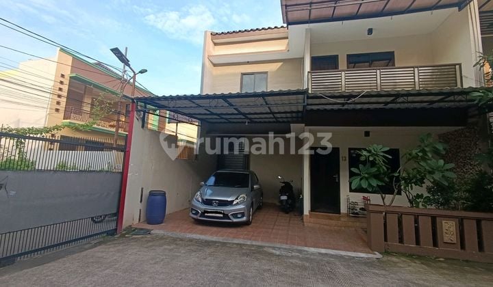 Rumah Terenovasi 2 Lantai di Gedong Nempel Tb Simatupang