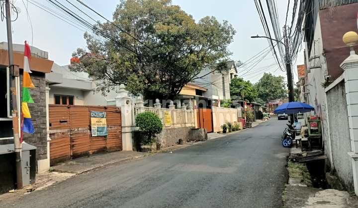 Rumah Strategis Ada Kolam Renang di Sasak Cipete Pinggir Jalan di Jual Murah Cocok untuk Ruang Usaha, Guest House Dll