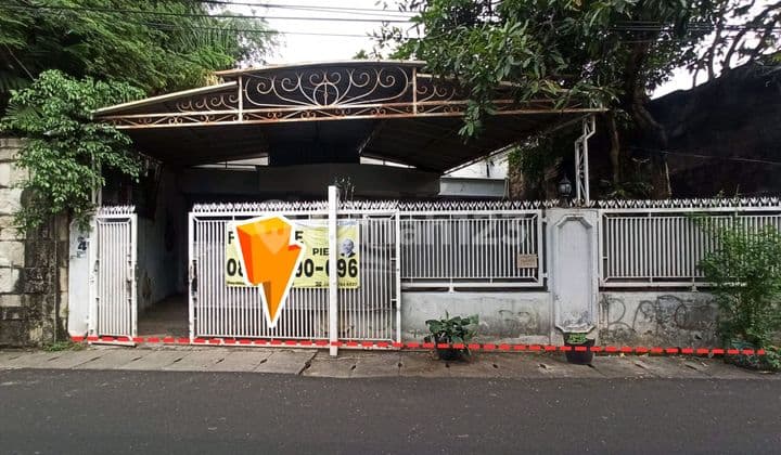 Rumah Asri di Pinggir Jalan Lingkungan Nyaman di Cawang Lokasi Strategis di Jakarta Timur