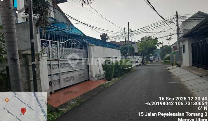 Two-Story Hook House in West Jakarta DKI Housing Estate Below Market Price Requires Minimal Renovation