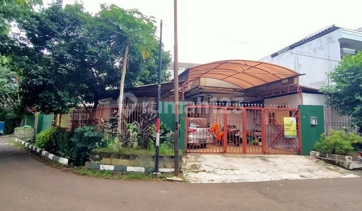 Rumah Hook di Komplek Kalibata Indah Bangunan Lama Harga Murah Lokasi Nyaman dan Asri