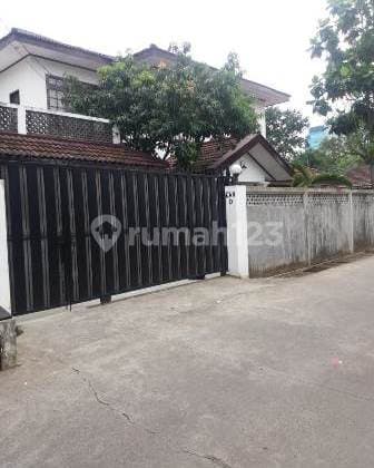 Affordable House, Land Calculation in East Kemang, Highly Strategic and Valuable Location, Suitable for Exclusive Boarding, Guest House, Town House, etc.