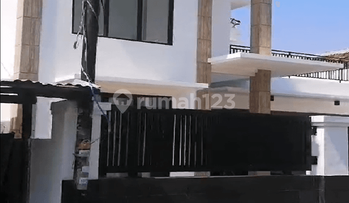 Price Drop: 2-Story House Plus Boarding Rooms in Menteng, Central Jakarta