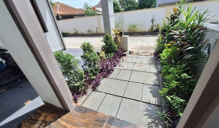 Dijual Rumah 2 Lantai Semi Furnished Dalam Semi Cluster Lingkungan Yang Nyaman Di Tanah Baru Beji Depok.