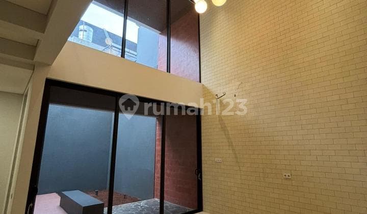 Rumah Kontemporer 2 Lantai Dekat Akses Tol Jatingaleh