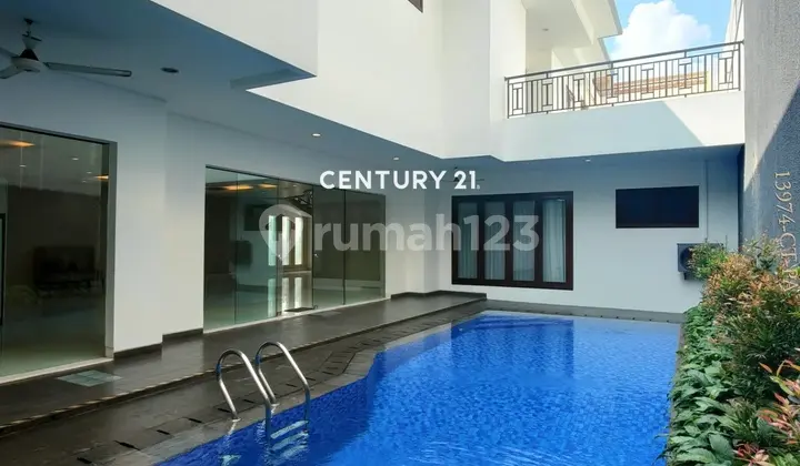 Dijual Rumah Mewah Siap Huni dengan Pool di Pondok Indah