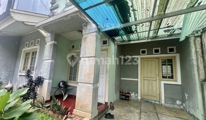 For Sale Original House in a Clean, Comfortable Neighborhood