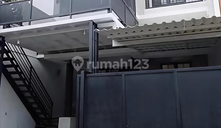 Rumah Bagus Renovated Siap Huni SHM di Griya Loka Bsd